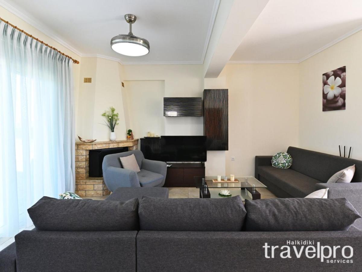 Villa Iris By Rentalspro Services - Agios Mamas Beach 外观 照片