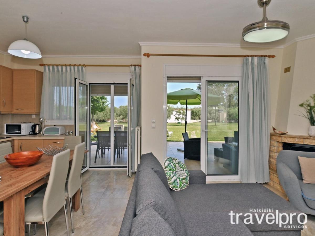 Villa Iris By Rentalspro Services - Agios Mamas Beach 外观 照片