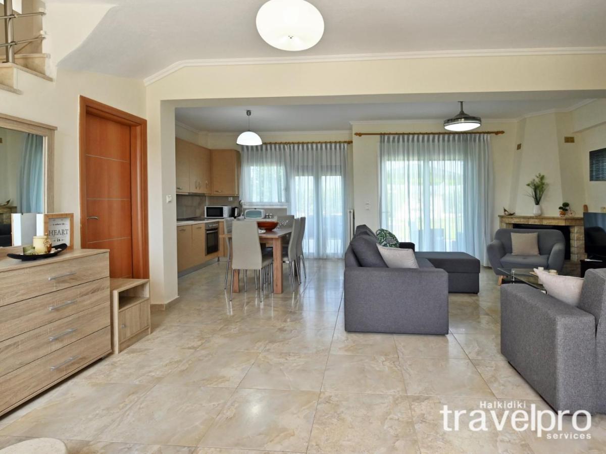 Villa Iris By Rentalspro Services - Agios Mamas Beach 外观 照片