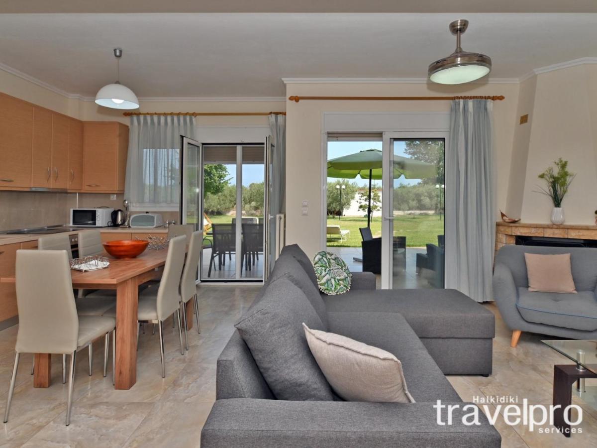 Villa Iris By Rentalspro Services - Agios Mamas Beach 外观 照片
