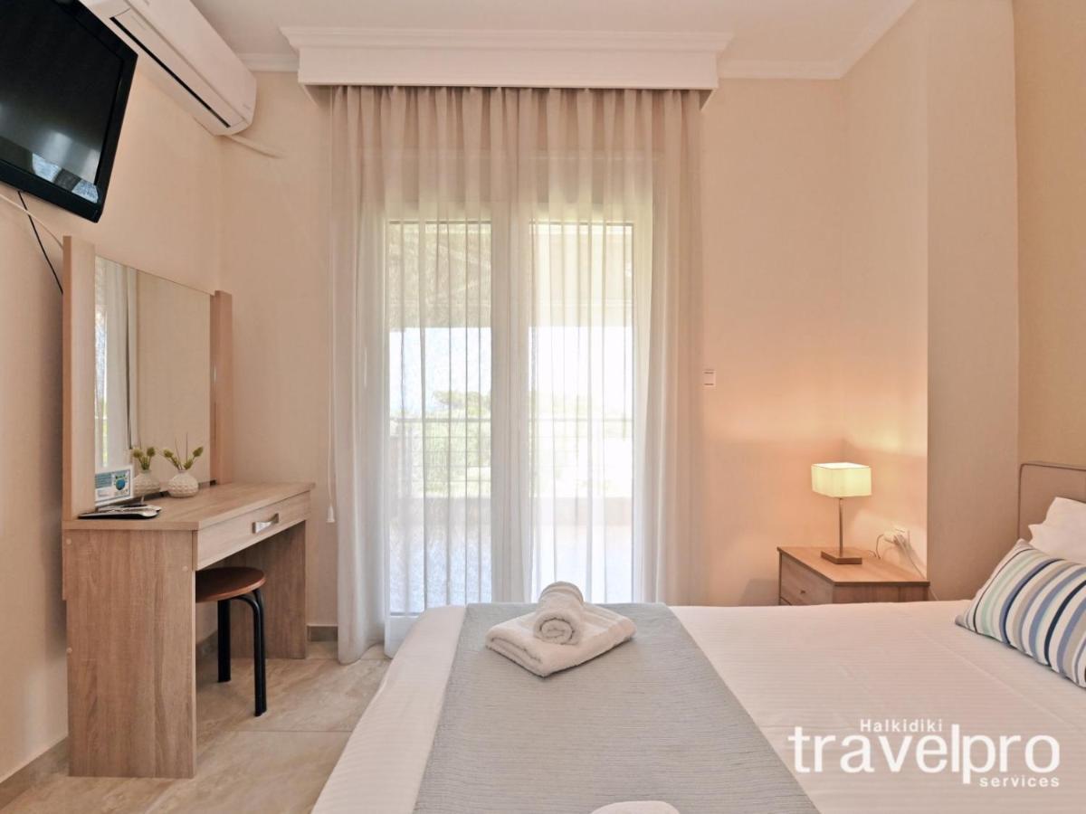 Villa Iris By Rentalspro Services - Agios Mamas Beach 外观 照片
