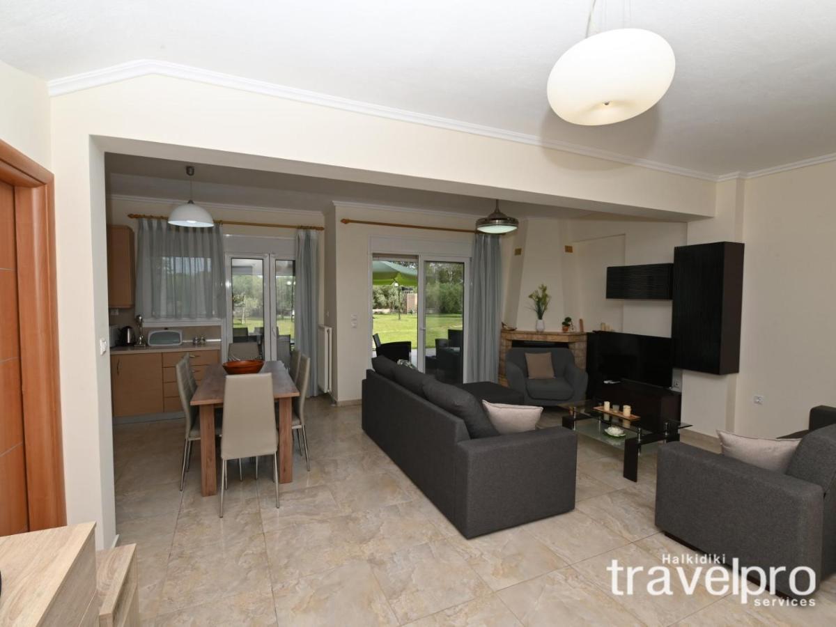 Villa Iris By Rentalspro Services - Agios Mamas Beach 外观 照片